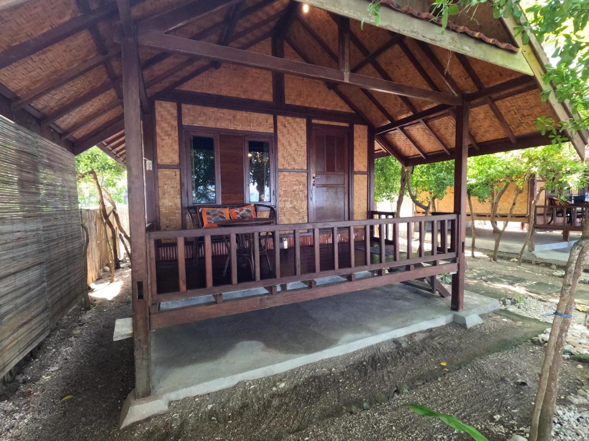 Maryan Moyo Bungalows & Resto Moyo Island Экстерьер фото