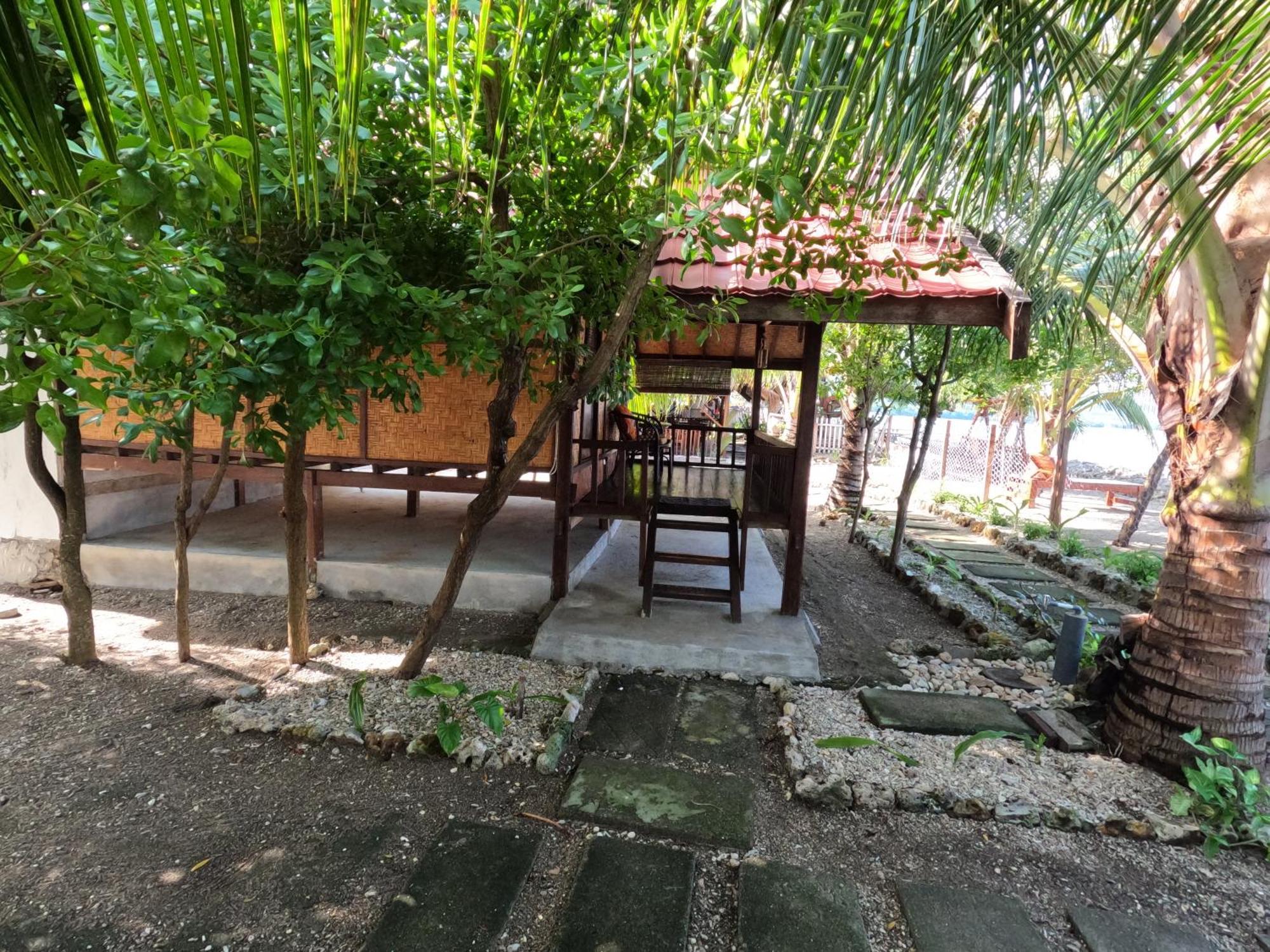 Maryan Moyo Bungalows & Resto Moyo Island Экстерьер фото