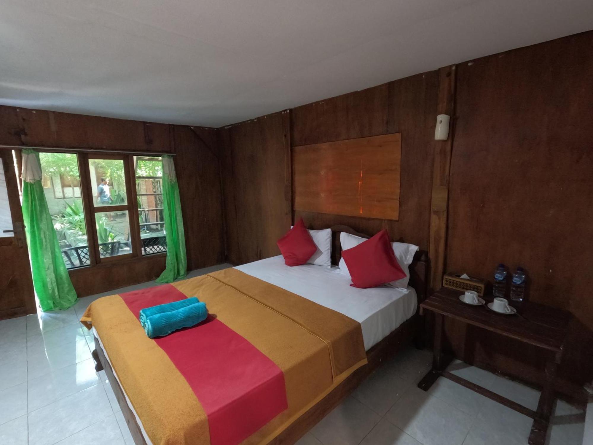 Maryan Moyo Bungalows & Resto Moyo Island Экстерьер фото