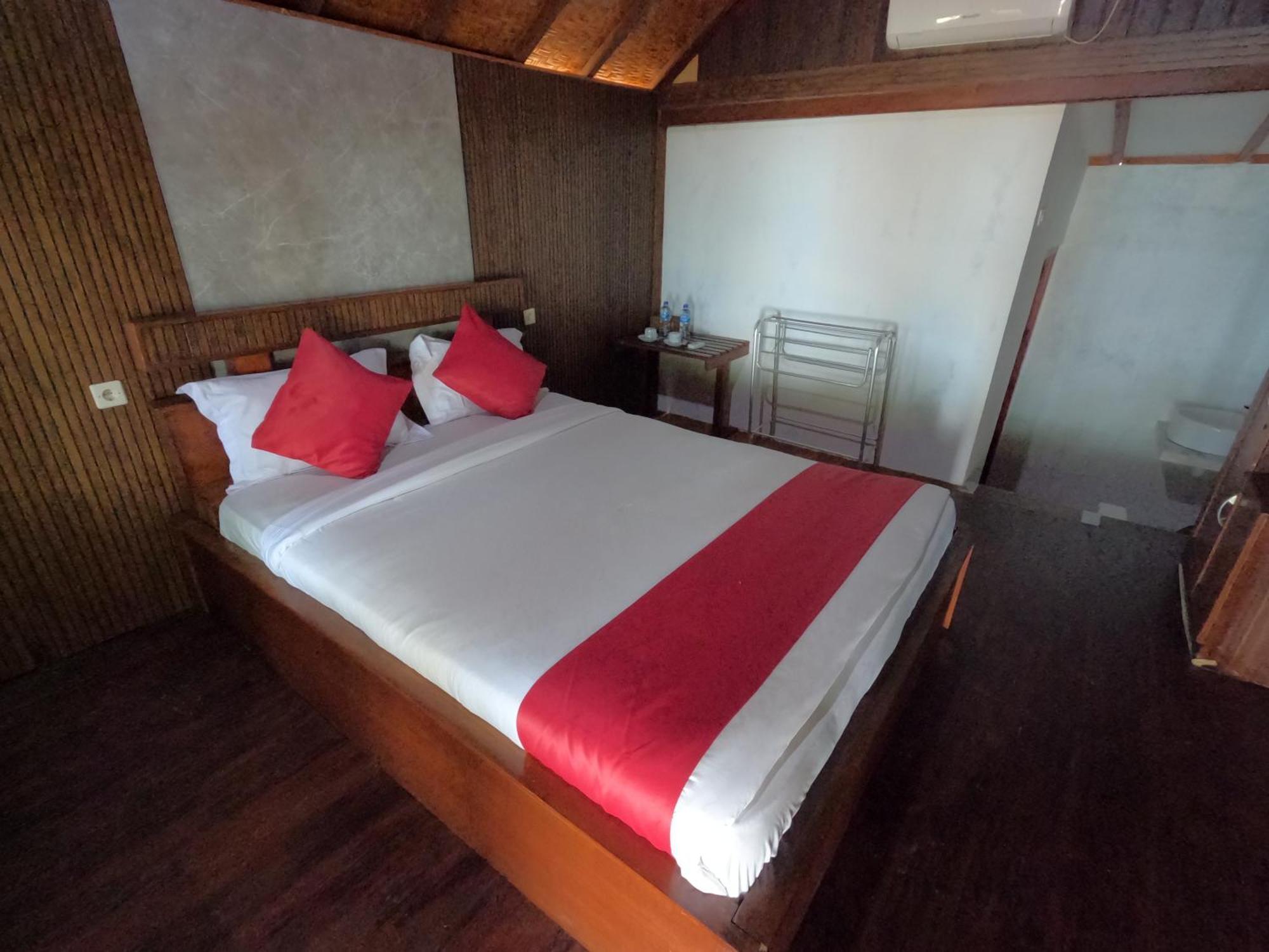 Maryan Moyo Bungalows & Resto Moyo Island Экстерьер фото