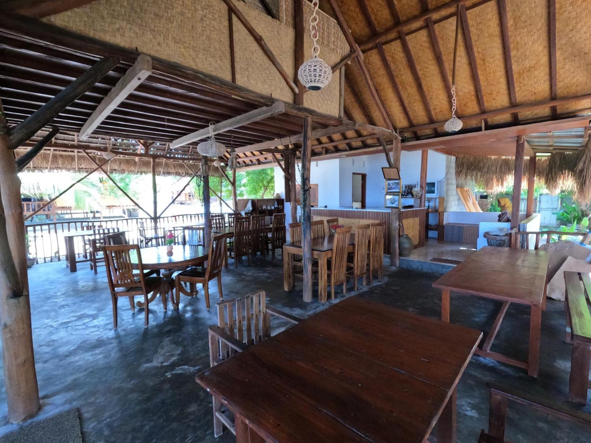Maryan Moyo Bungalows & Resto Moyo Island Экстерьер фото