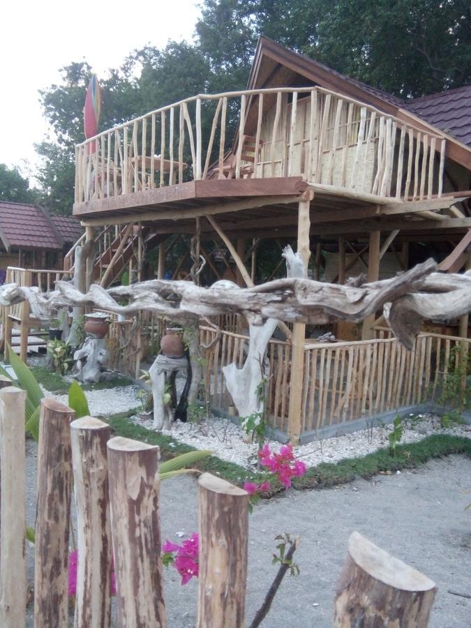 Maryan Moyo Bungalows & Resto Moyo Island Экстерьер фото