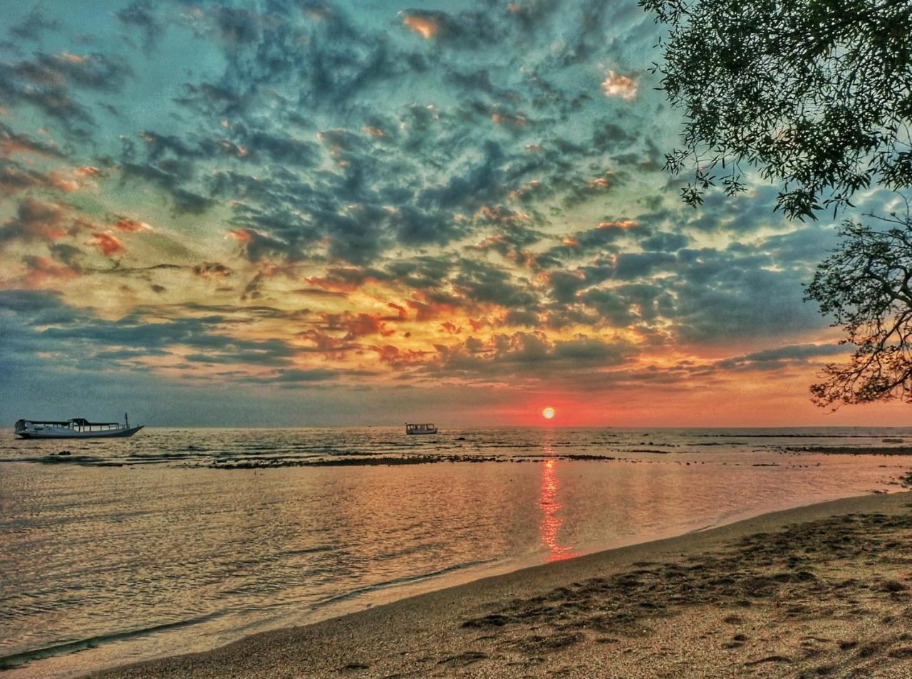 Maryan Moyo Bungalows & Resto Moyo Island Экстерьер фото